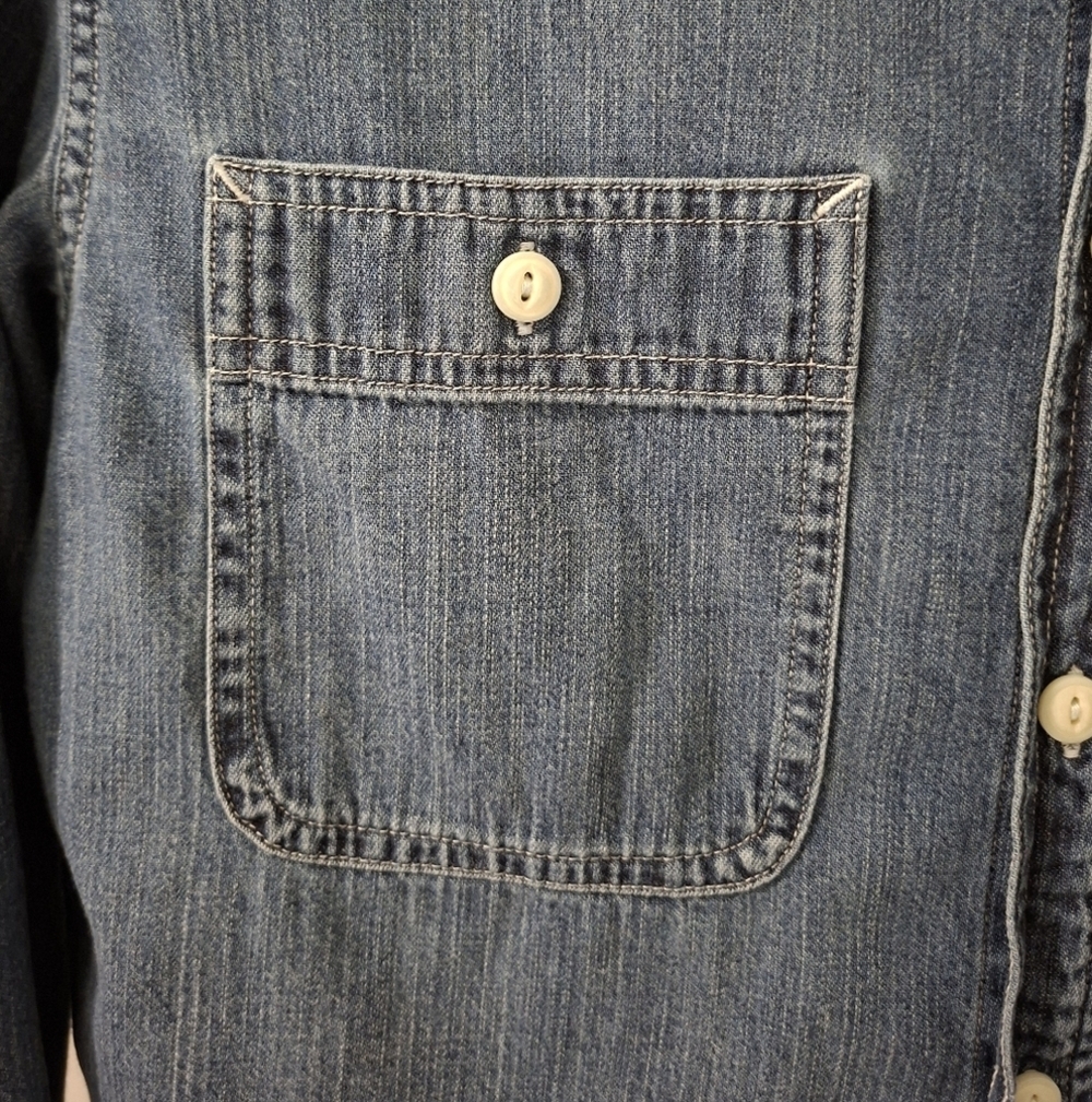 Uniqlo Men's Blue Denim Patch Pocket Button-Up Shirt (Size S; Slim Fit) - Picture 3 of 7